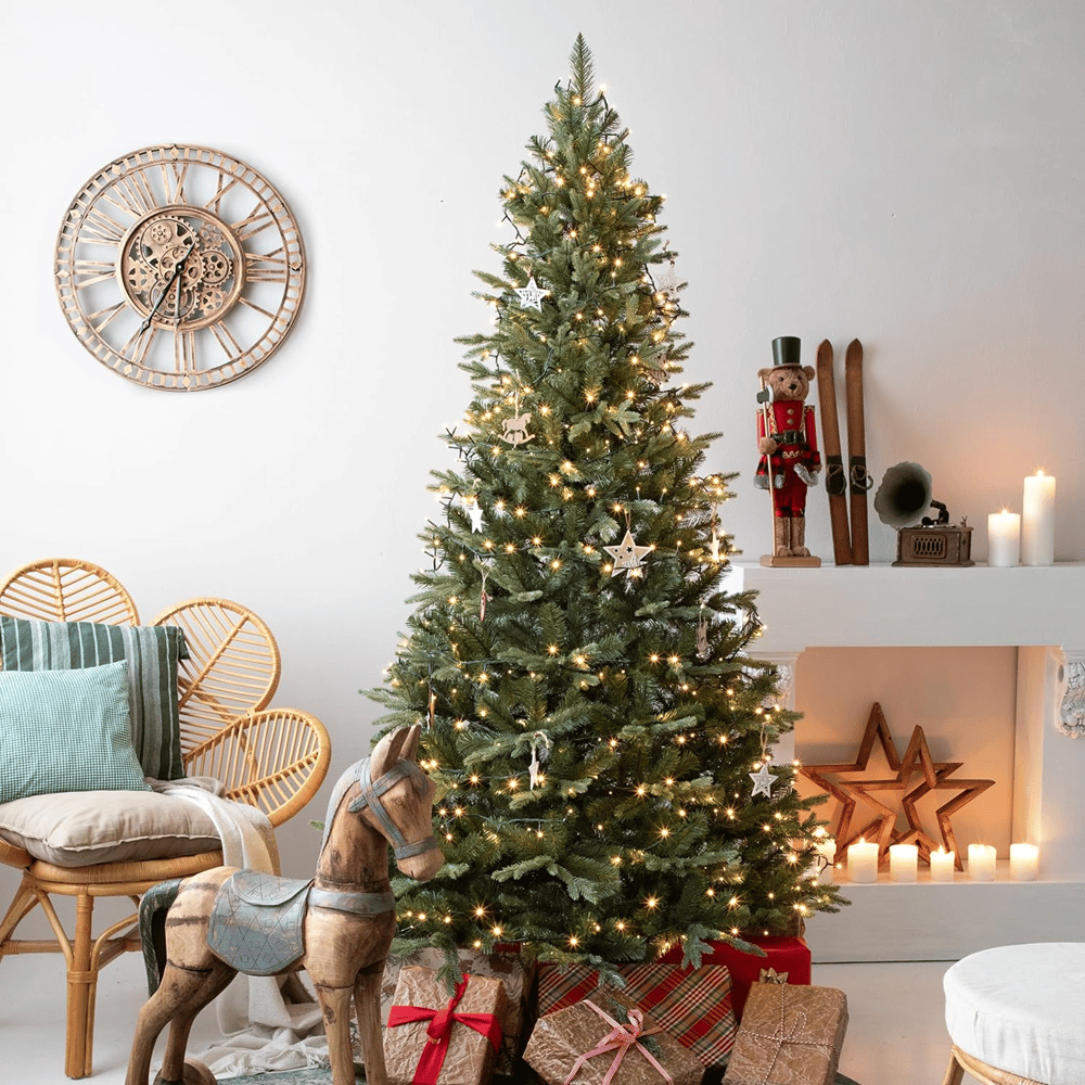 Sapin FairyTrees FT06 avec guirlandes lumineuses et décorations en bois