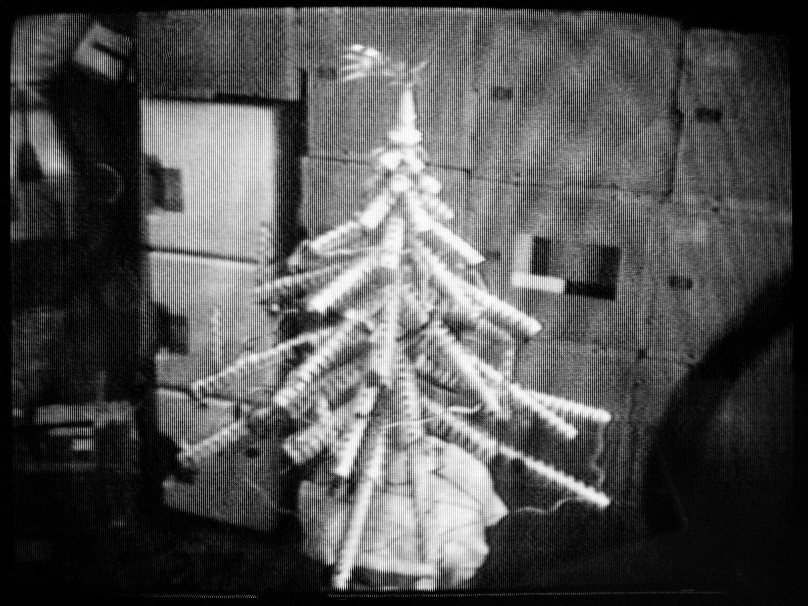 « Sapin » de Noël créé par l’équipage de Skylab 4 en orbite, le 24 décembre 1973.